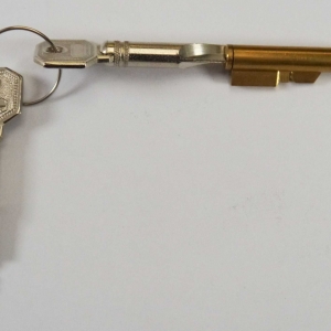 Door lock cylinder and key