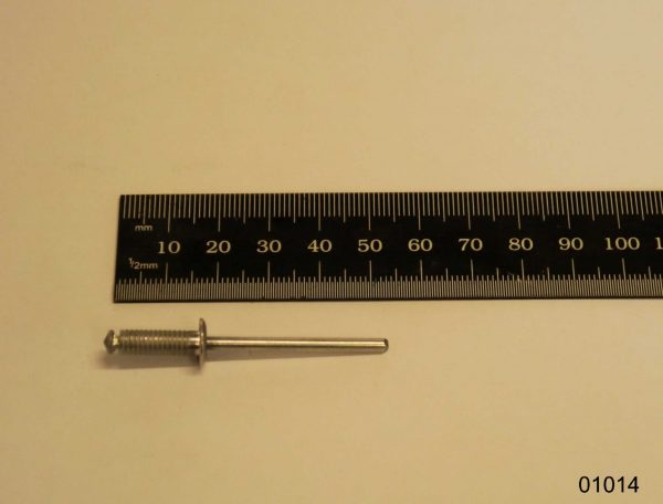 Rivet grooved shank