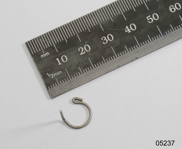 Wire spring clip retainer for angle ball joint