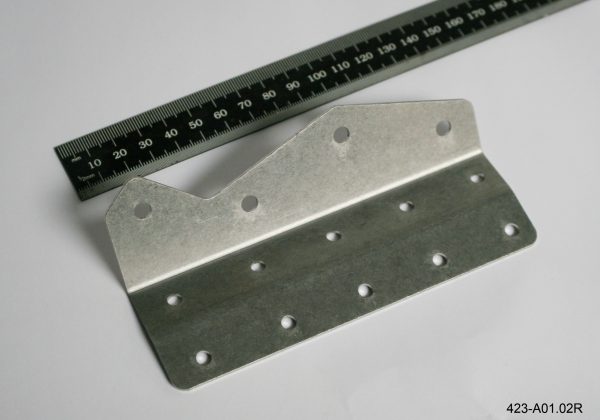Bottom attaching angle front wheel right C42C