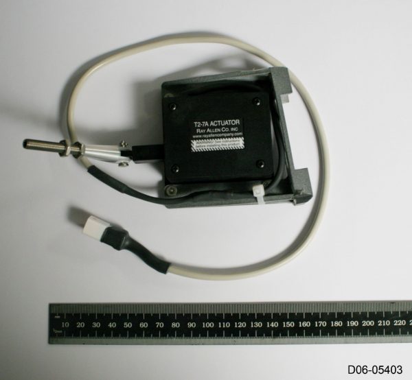 Trim system with link yoke, bolt, disc and  split pin